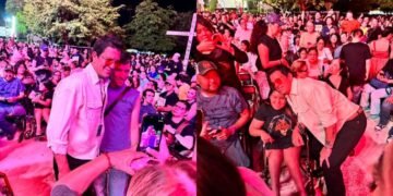 Yahir aparece entre el público durante concierto de Maná