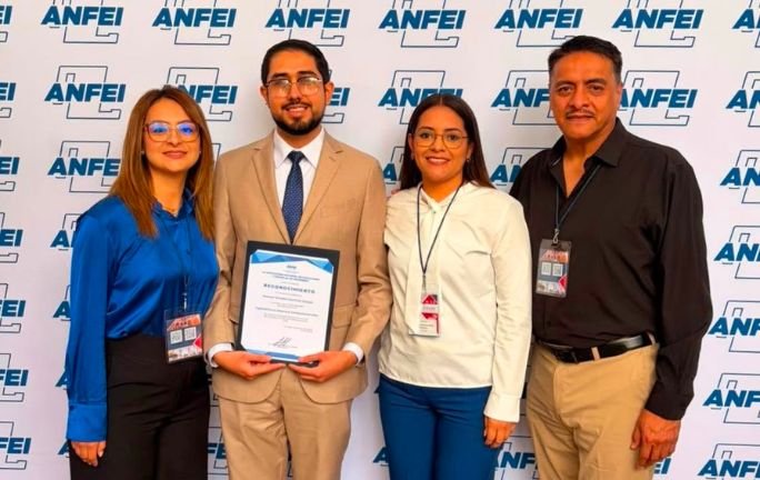 Sonorense es reconocido como uno de los mejores egresados de ingeniería de México Sonorense es reconocido como uno de los mejores egresados de ingeniería de México