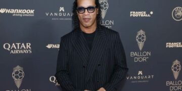 Ronaldinho sorprende al debutar como cantante