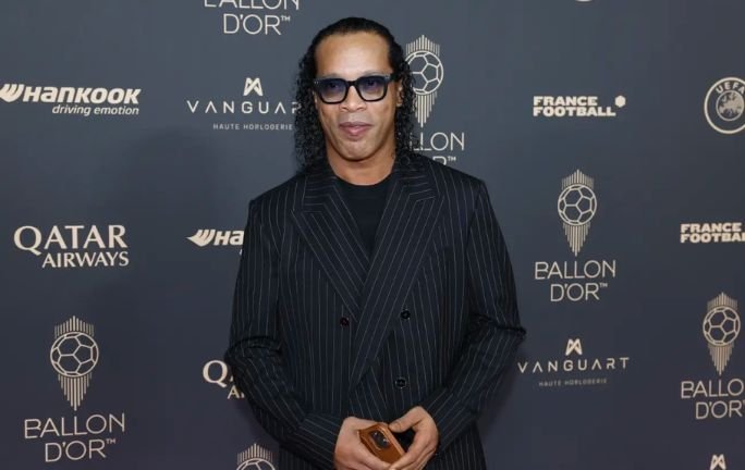 Ronaldinho sorprende al debutar como cantante Ronaldinho sorprende al debutar como cantante