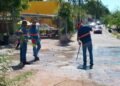 Atienden reporte de fuga de drenaje en la colonia Coloso