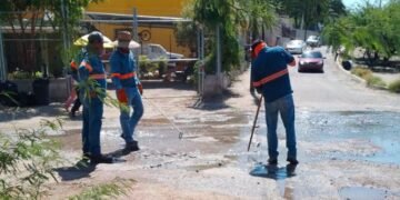 Atienden reporte de fuga de drenaje en la colonia Coloso