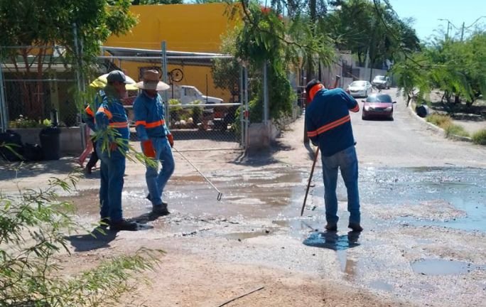 Atienden reporte de fuga de drenaje en la colonia Coloso Atienden reporte de fuga de drenaje en la colonia Coloso