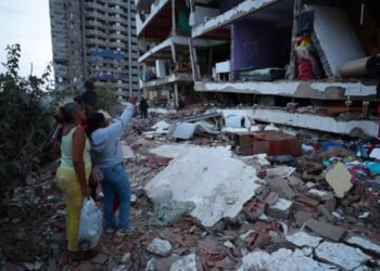 Venezuela suma 188 fallecidos; Topos de México ofrecen apoyo en rescates