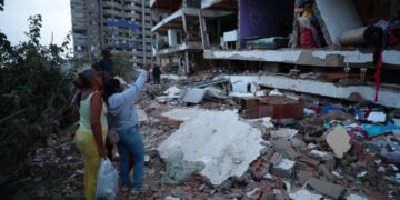 Venezuela suma 188 fallecidos; Topos de México ofrecen apoyo en rescates