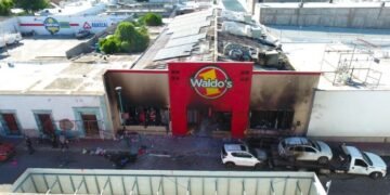 Retiran transformador del incendio en Waldo’s para nuevos peritajes