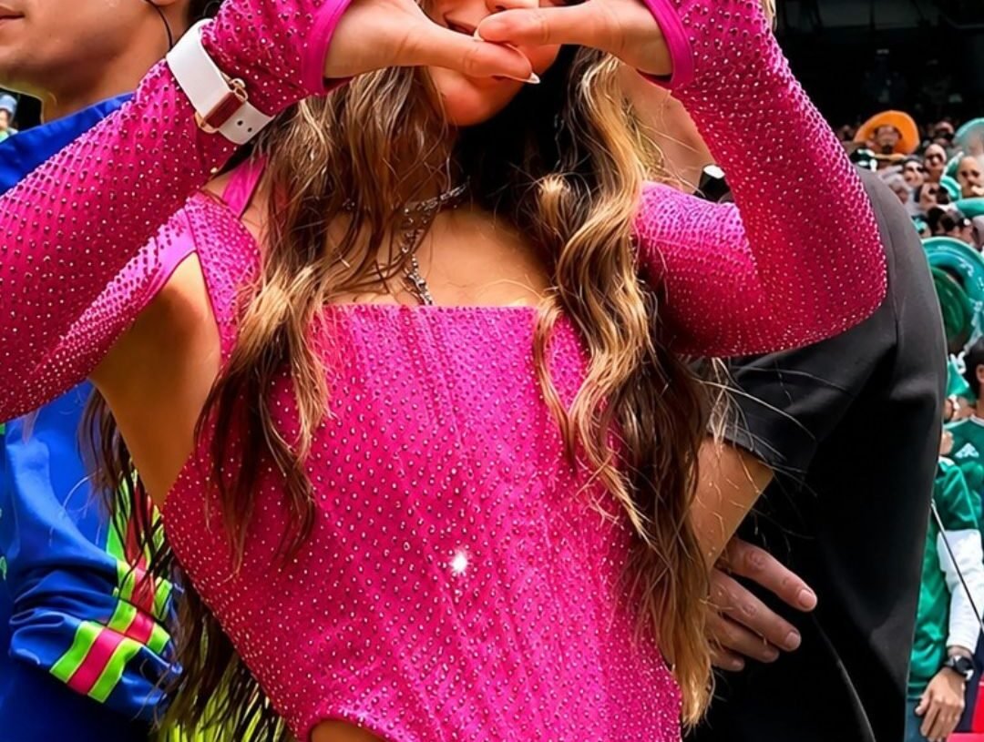 La señal “Illuminati”, ¿Belinda envió un mensaje oculto en el Mundial? La señal “Illuminati”, ¿Belinda envió un mensaje oculto en el Mundial?