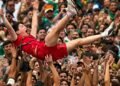 Turista coreano es lanzado al aire por aficionados mexicanos durante el Mundial 2026 y se vuelve viral