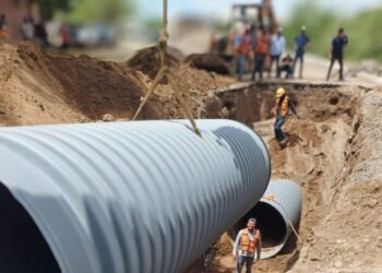 Agua de Hermosillo avanza en la rehabilitación del colector sanitario en el Bulevar Quintero Arce