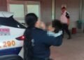 Menor de 13 años recibe ayuda de policías tras presentar una convulsión