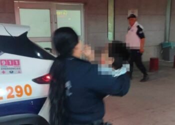Menor de 13 años recibe ayuda de policías tras presentar una convulsión