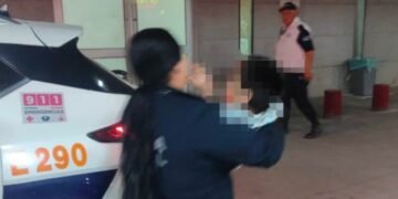 Menor de 13 años recibe ayuda de policías tras presentar una convulsión