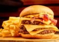 ¿Una hamburguesa triple puede arruinar una primera cita?