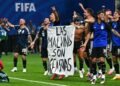 ¿Debe la FIFA sancionar a Argentina por este mensaje?