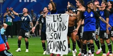 ¿Debe la FIFA sancionar a Argentina por este mensaje?