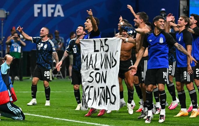 ¿Debe la FIFA sancionar a Argentina por este mensaje? ¿Debe la FIFA sancionar a Argentina por este mensaje?