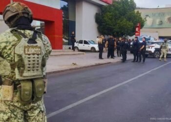🚨 TRAGEDIA EN HERMOSILLO: Asesinan a policía penitenciario en el estacionamiento de un banco