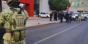 🚨 TRAGEDIA EN HERMOSILLO: Asesinan a policía penitenciario en el estacionamiento de un banco