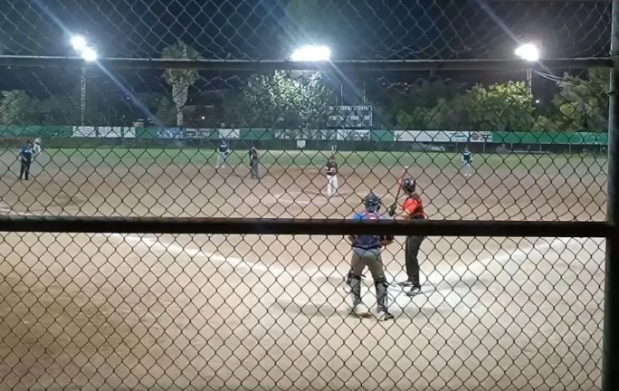 Disparos interrumpen juego de softbol en Nogales; familias buscan refugio Disparos interrumpen juego de softbol en Nogales; familias buscan refugio