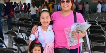 Sonora prepara regreso a clases con entrega de uniformes y mejoras en escuelas