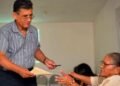 Adultos mayores reciben consejos para cuidar mejor su pensión