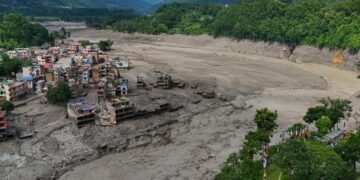 Devastadoras inundaciones golpean Nepal y dejan cientos de desaparecidos