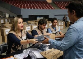 Inicia la entrega de uniformes escolares en Hermosillo para el ciclo 2026-2027