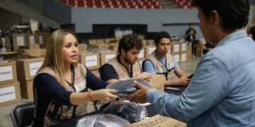 Inicia la entrega de uniformes escolares en Hermosillo para el ciclo 2026-2027