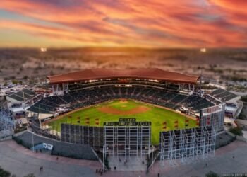 Naranjeros abre pretemporada en el Estadio Fernando Valenzuela con 28 peloteros