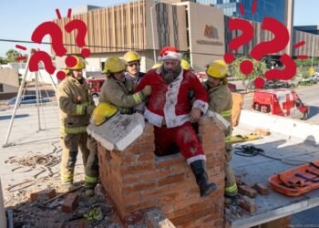 🎅 ¡SANTA CLAUS LLEGÓ A HERMOSILLO TRES MESES ANTES… Y SE QUEDÓ ATORADO! 😂 🎅 ¡SANTA CLAUS LLEGÓ A HERMOSILLO TRES MESES ANTES… Y SE QUEDÓ ATORADO! 😂
