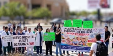 Reciben a Sheinbaum con protestas en Hermosillo; exigen rescate al ISSSTE y certeza en guarderías