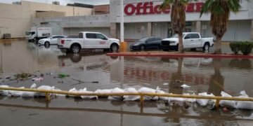 ¿Papelería o búnker? Así blindaron conocido estacionamiento de Hermosillo para no terminar bajo el agua