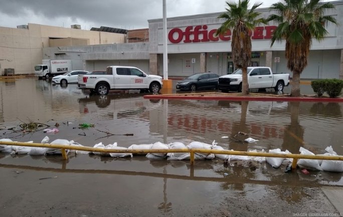 ¿Papelería o búnker? Así blindaron conocido estacionamiento de Hermosillo para no terminar bajo el agua ¿Papelería o búnker? Así blindaron conocido estacionamiento de Hermosillo para no terminar bajo el agua