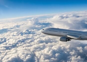 VOLARIS SUSPENDE VUELOS EN EL PACÍFICO POR EL PASO DEL HURACÁN SIMÓN