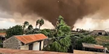 Monstruoso tornado golpea Sicilia y desata terror en calles