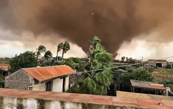 Monstruoso tornado golpea Sicilia y desata terror en calles Monstruoso tornado golpea Sicilia y desata terror en calles