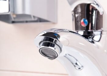 ¡Regresa el agua! Restablecen el servicio tras fallas en más de 15 colonias