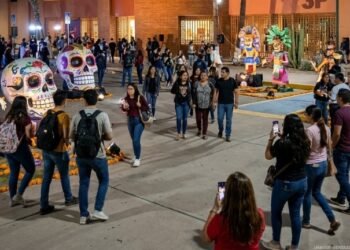 ¡Recorre los 9 niveles del Mictlán en la UniSon! Cráneos gigantes, arte y música gratis este Día de Muertos