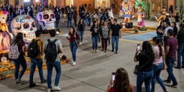 ¡Recorre los 9 niveles del Mictlán en la UniSon! Cráneos gigantes, arte y música gratis este Día de Muertos
